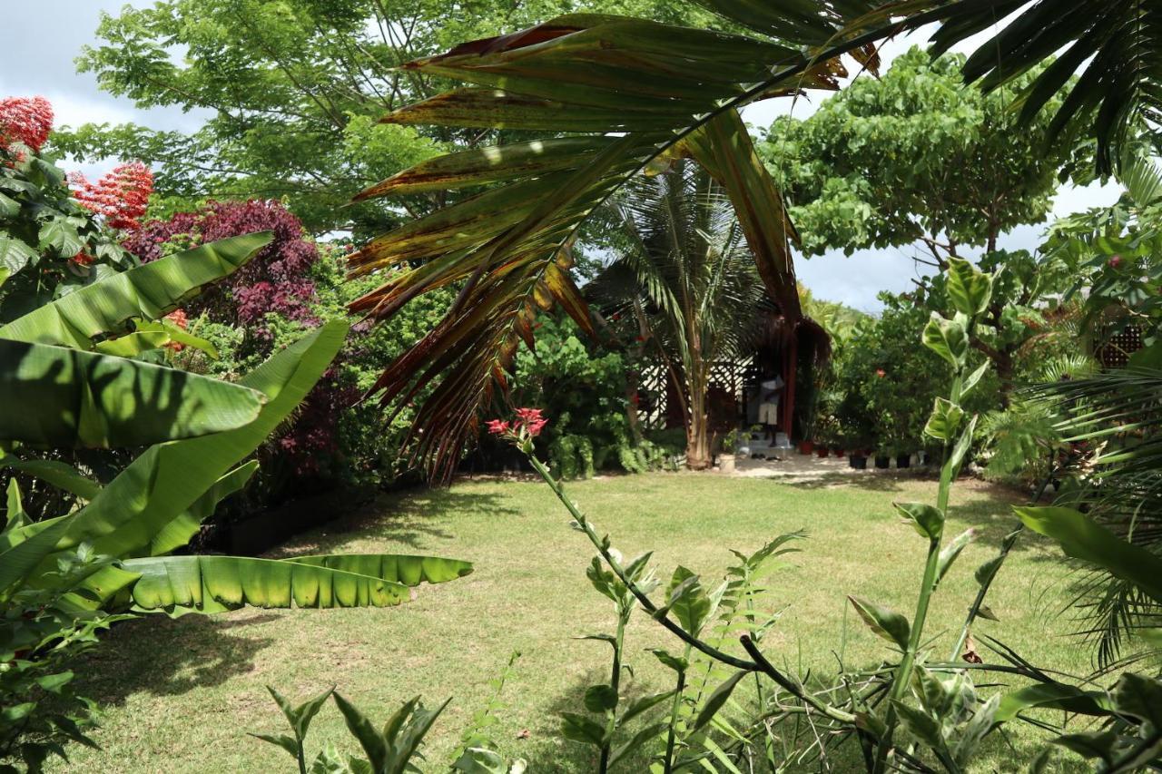 The Hidden Lodge Luganville Exterior photo